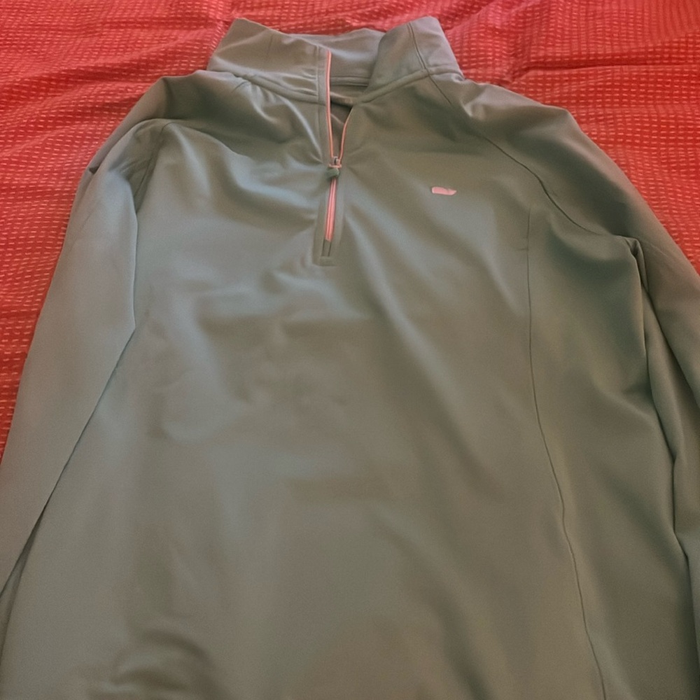 Vineyard Vines performance pull over